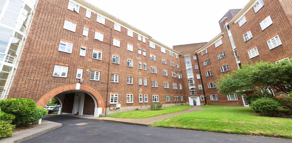 Modern and Central Apartment Embassy House, West End Lane, West Hampstead